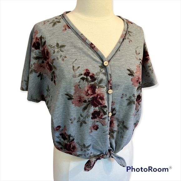 Justify Crop Heather Gray Waffle Floral Tie Wood Buttons Oversize Size Small‍﻿﻿﻿ - Picture 1 of 7